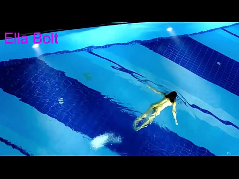 ❤️ 나는 보는 것을 멈출 수 없다, 젊은 금발이 ELLA BOLT 리조트 수영장에서 누드로 수영하다 적발 ️ 포르노 포르노에서 ko.my-hentai-gallery.ru ️❤